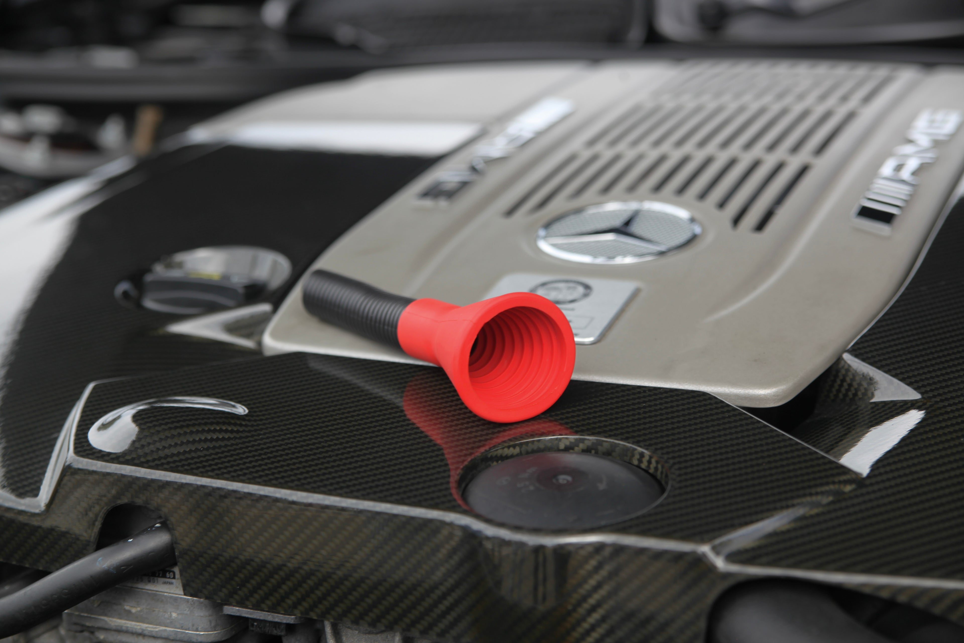 FunL Stretchable Automotive Funnel - Universal Fit, Spill-Proof Design for Fluid Transfers